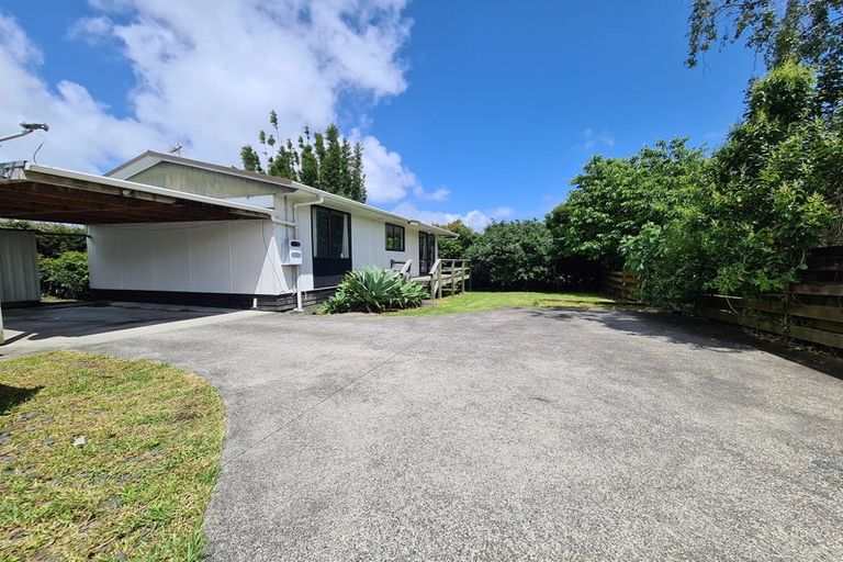 Photo of property in 9 Kirrie Avenue, Te Atatu South, Auckland, 0610