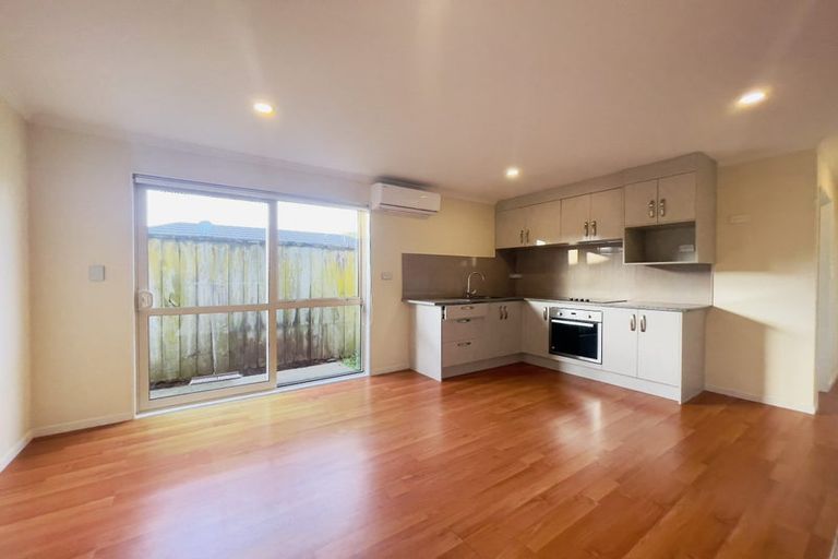 Photo of property in 74 Redcastle Drive, East Tamaki, Auckland, 2013