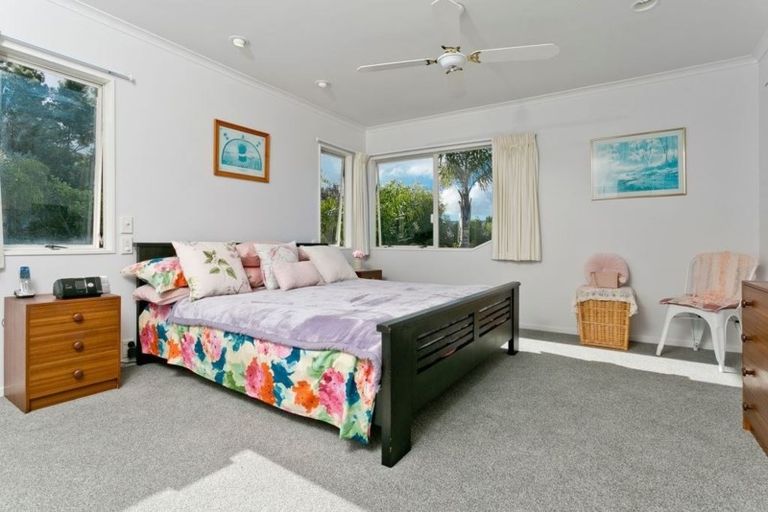Photo of property in 27 Crestview Place, Browns Bay, Auckland, 0630