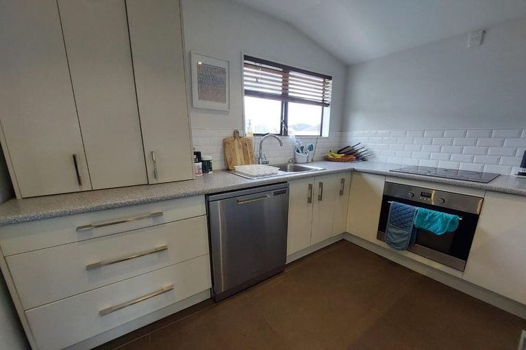 Photo of property in 2/24 Lancaster Road, Beach Haven, Auckland, 0626