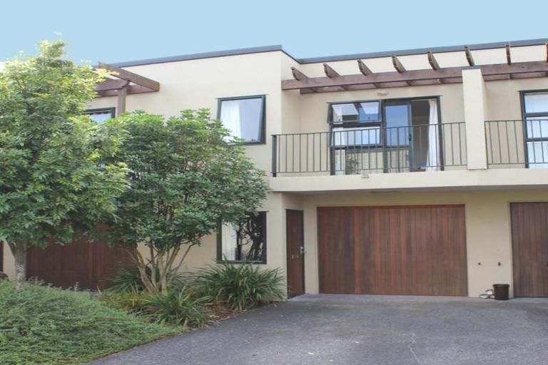 Photo of property in 9/17 Harbour View Road, Te Atatu Peninsula, Auckland, 0610