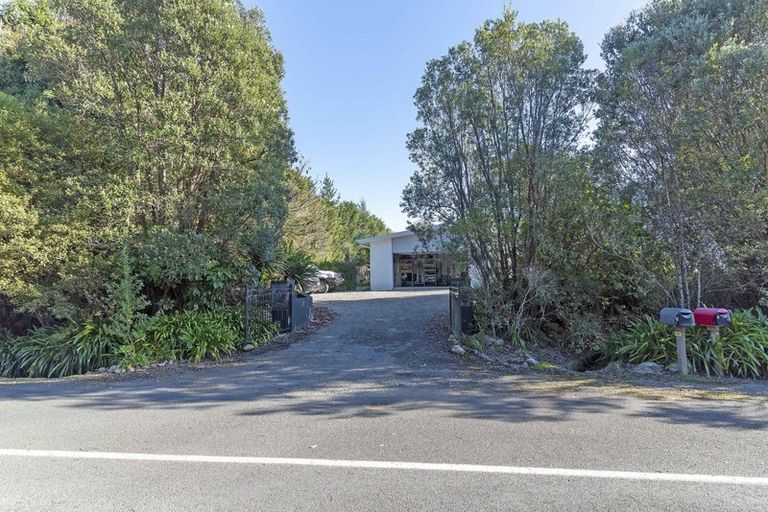 Photo of property in 1 Lakeside Terrace, Westport, 7892