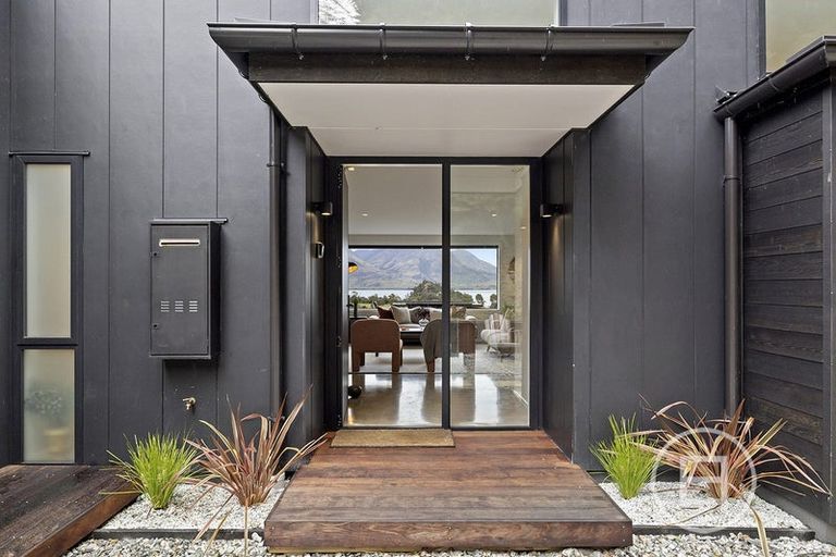 Photo of property in 18 Lookout Drive, Mount Creighton, Queenstown, 9371