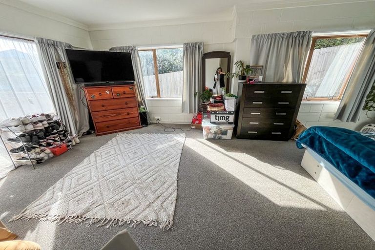 Photo of property in 12 Prince Regent Drive, Half Moon Bay, Auckland, 2012