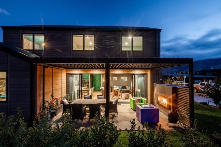 Photo of property in 4 Kapuka Lane, Wanaka, 9305