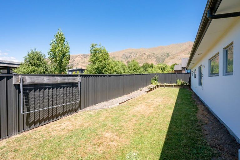 Photo of property in 7 Macandrew Lane, Wanaka, 9305