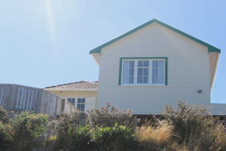 Photo of property in 4 Rodney Street, Northland, Wellington, 6012