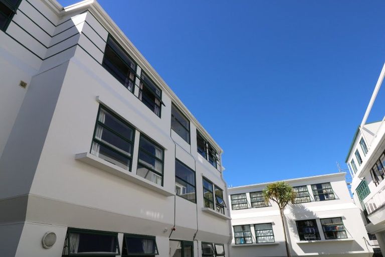 Photo of property in Te Awhina Apartments, 27/22u Sussex Street, Mount Cook, Wellington, 6021