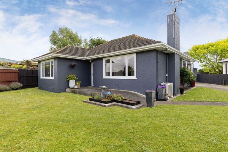 Photo of property in 19 Battersea Place, Roslyn, Palmerston North, 4414