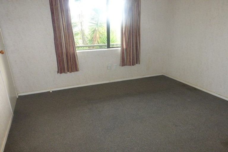 Photo of property in 12 Netherlands Avenue, Kelston, Auckland, 0602