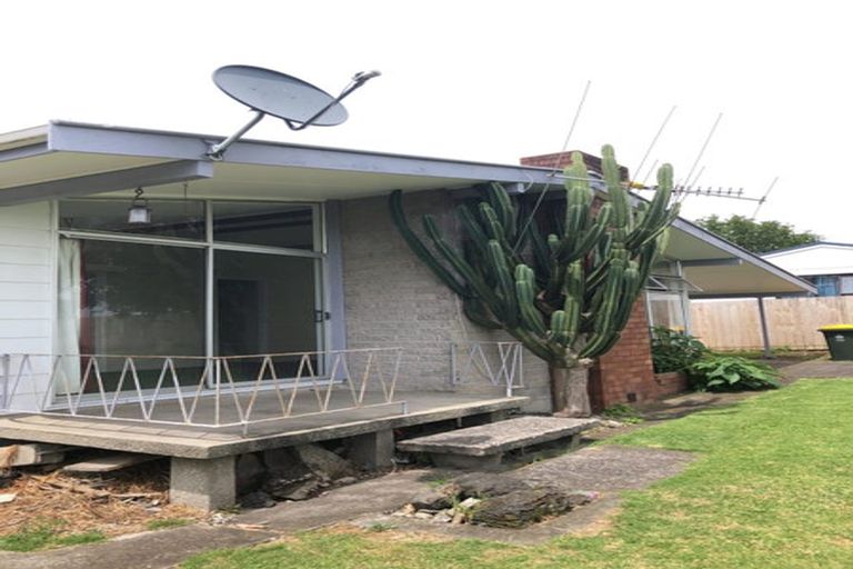 Photo of property in 47 Staverton Crescent, Mangere, Auckland, 2022