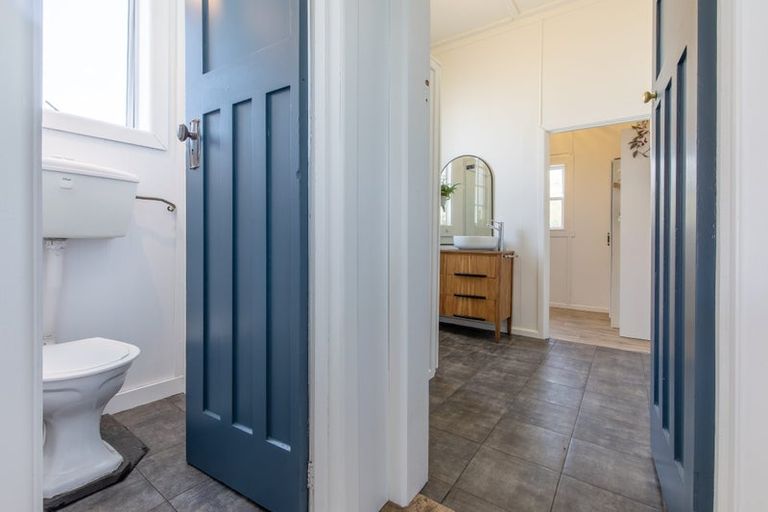 Photo of property in 15 Waverley Street, Waipawa, 4210