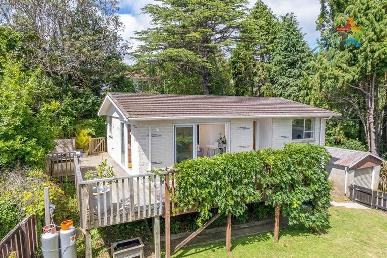 Photo of property in 1a Wyndham Road, Pinehaven, Upper Hutt, 5019