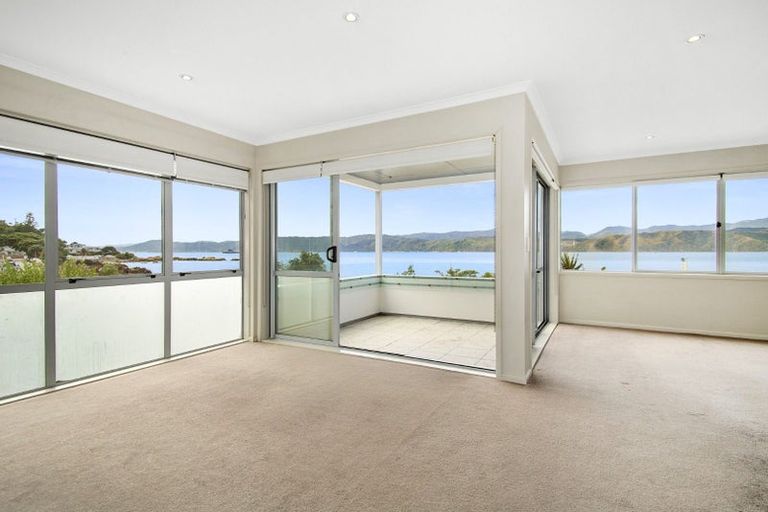 Photo of property in 275u2 Karaka Bay Road, Karaka Bays, Wellington, 6022
