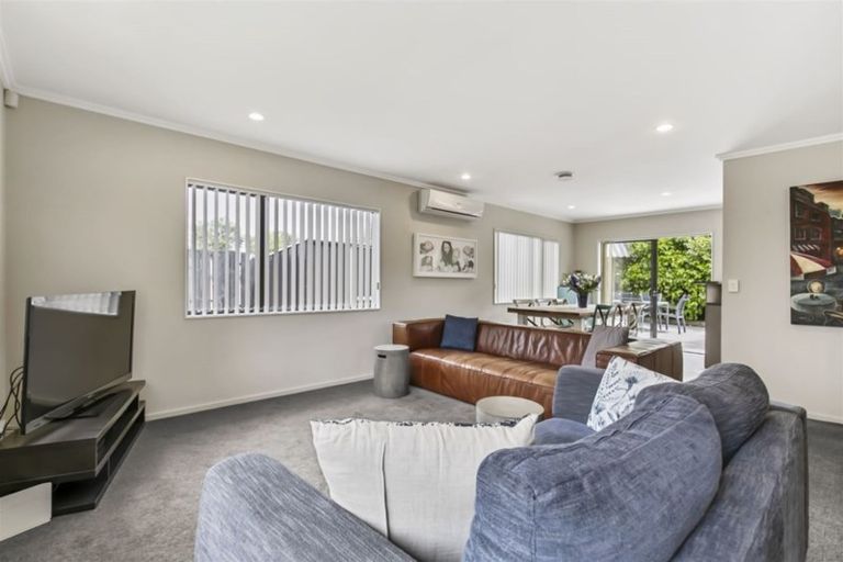 Photo of property in 14a Toru Street, Te Atatu Peninsula, Auckland, 0610