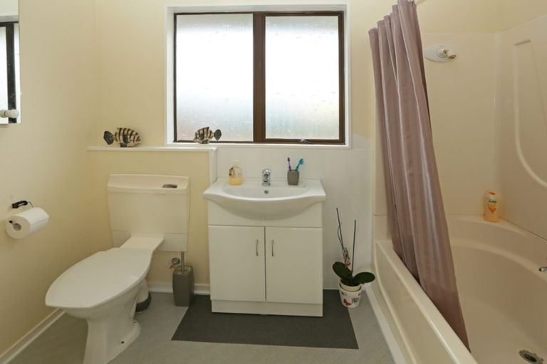 Photo of property in 9 Compass Place, Te Atatu Peninsula, Auckland, 0610