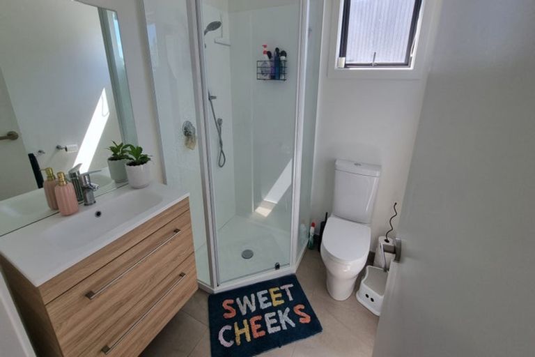 Photo of property in 4/12 Tawa Road, Te Atatu Peninsula, Auckland, 0610