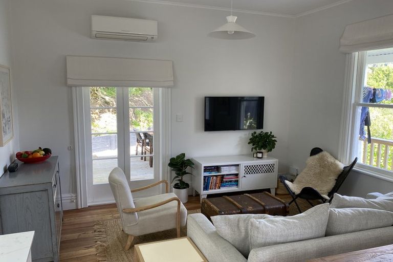 Photo of property in 26 West Road, Northland, Wellington, 6012