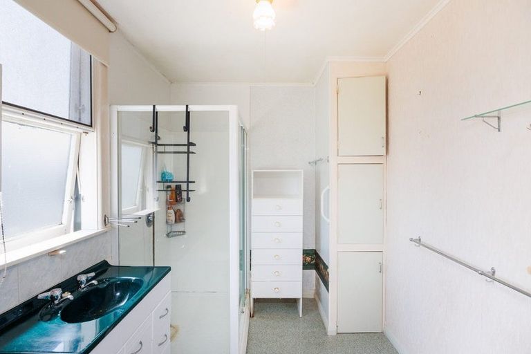 Photo of property in 30 Ngahina Street, Marton, 4710