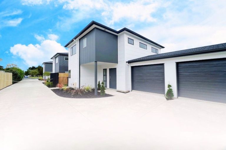 Photo of property in 94 Papatupu Way, Kumeu, 0810