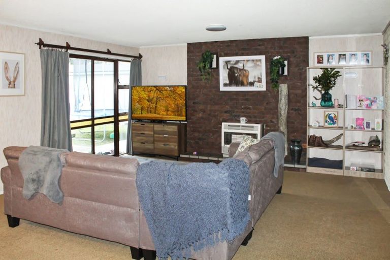 Photo of property in 43 Geraldine Crescent, Cloverlea, Palmerston North, 4412