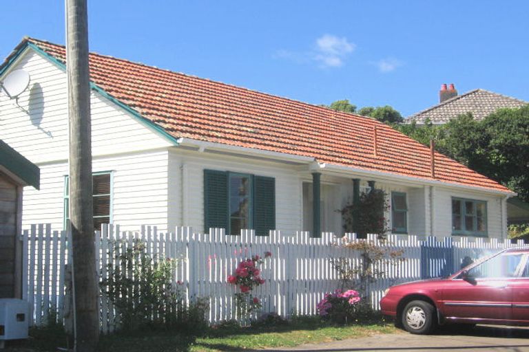 Photo of property in 51 Albemarle Road, Northland, Wellington, 6012