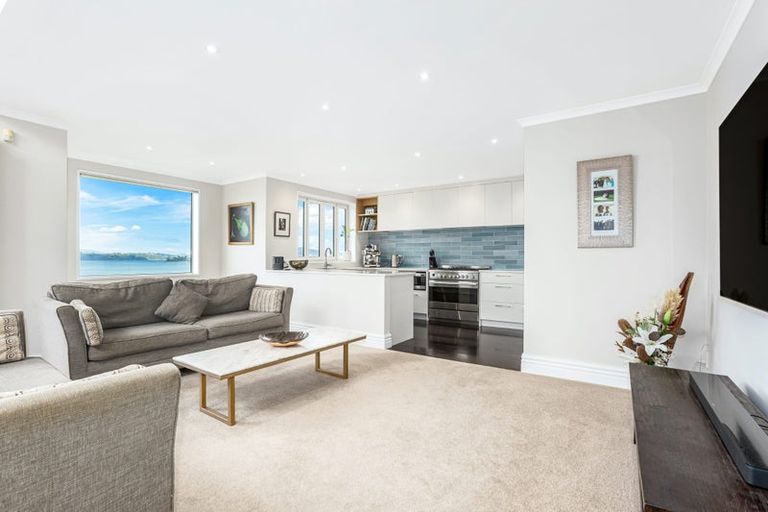 Photo of property in 5 Curnow Way, Kaiwharawhara, Wellington, 6035