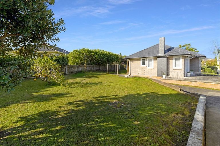 Photo of property in 25 Essex Street, Te Atatu South, Auckland, 0610