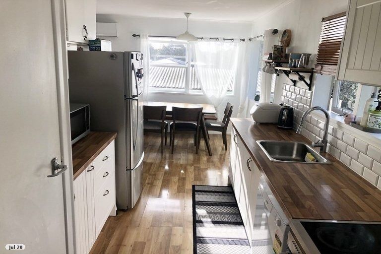 Photo of property in 1/15 Paramu Avenue, Birkdale, Auckland, 0626