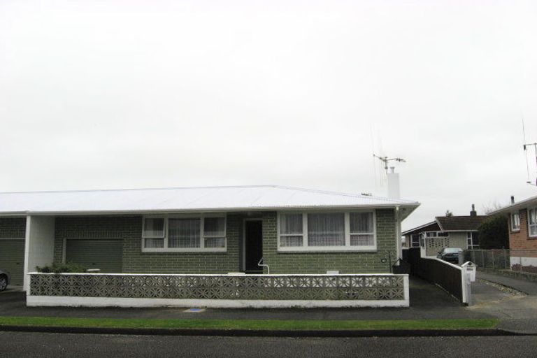 Photo of property in 45 Karaka Crescent, Levin, 5510