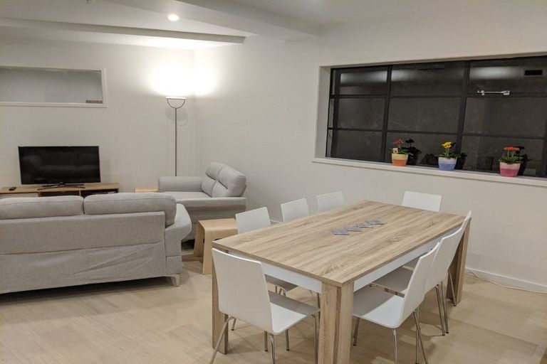 Photo of property in Quantum On Thorndon Quay, 3/163c Thorndon Quay, Pipitea, Wellington, 6011