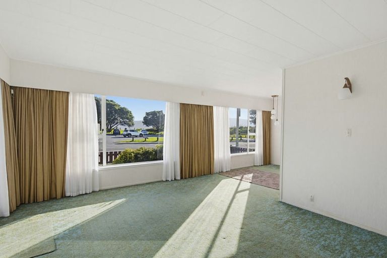 Photo of property in 5 Marine Parade, Paraparaumu Beach, Paraparaumu, 5032