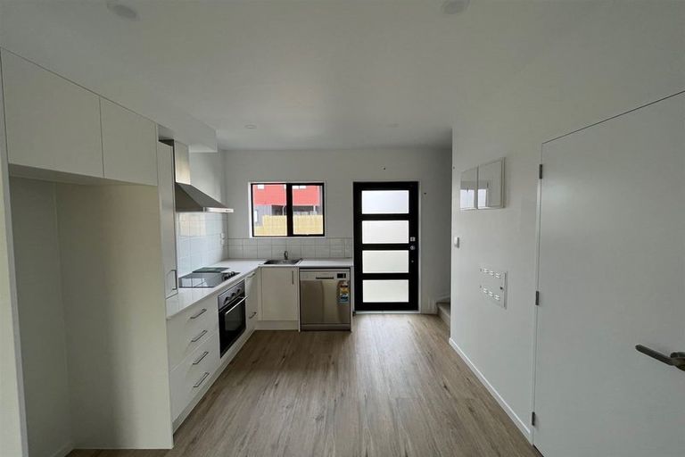 Photo of property in 1 Eileen Newey Place, Henderson, Auckland, 0612