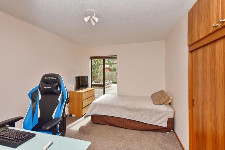 Photo of property in 23 Derenzy Place, Avonhead, Christchurch, 8042