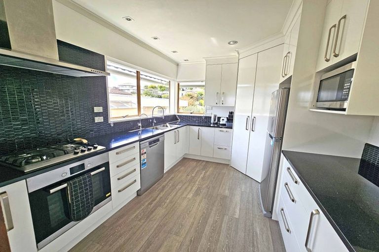 Photo of property in 9 Gilbass Avenue, Hamilton Lake, Hamilton, 3204
