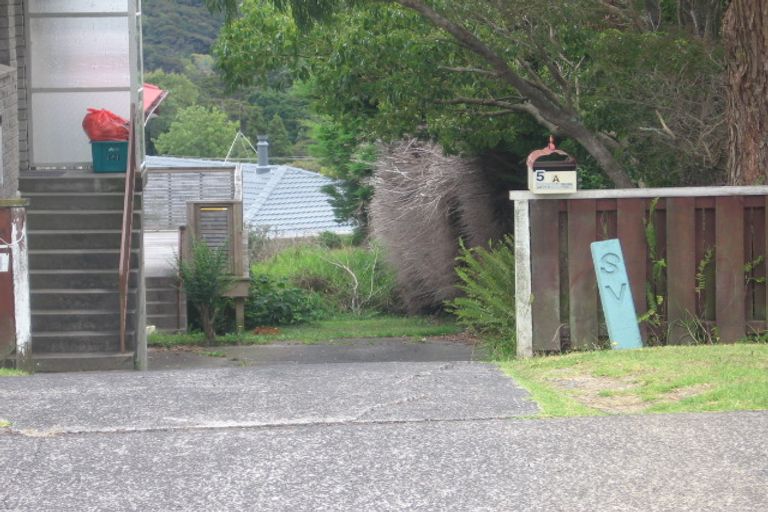 Photo of property in 1/5 Valley View Road, Glenfield, Auckland, 0629