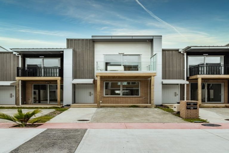 Photo of property in 8 Ceramic Lane, New Lynn, Auckland, 0600