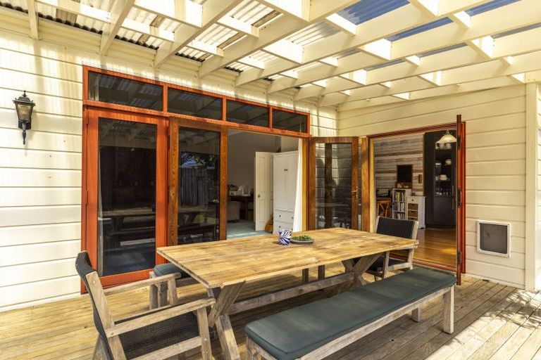 Photo of property in 8 Tawa Street, Inglewood, 4330