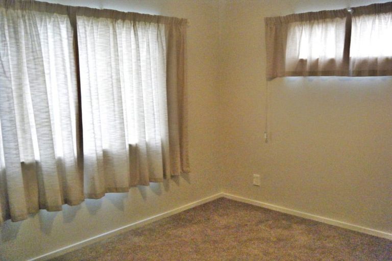 Photo of property in 31 Solar Road, Glen Eden, Auckland, 0602