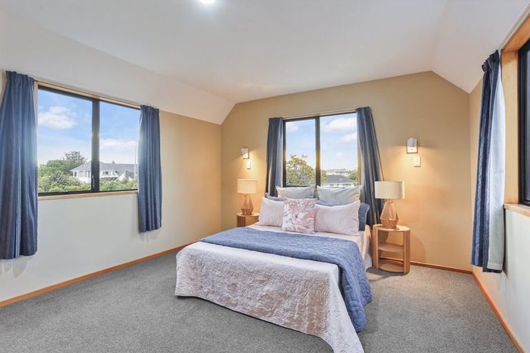 Photo of property in 5 Abbotts Place, Avonhead, Christchurch, 8042
