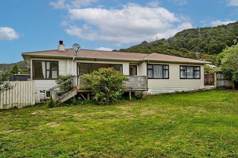 Photo of property in 5 Puriri Street, Wainuiomata, Lower Hutt, 5014