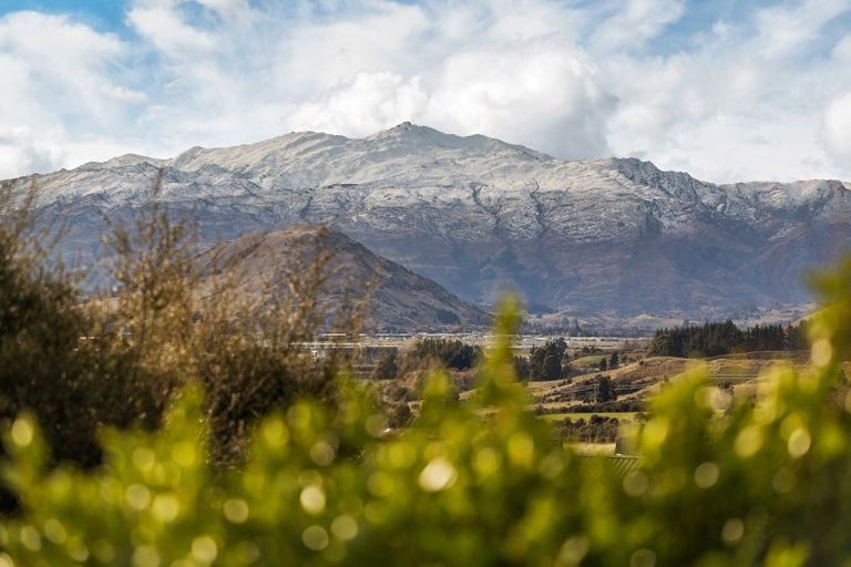 Photo of property in 11b Double Cone Road, Jacks Point, Queenstown, 9371