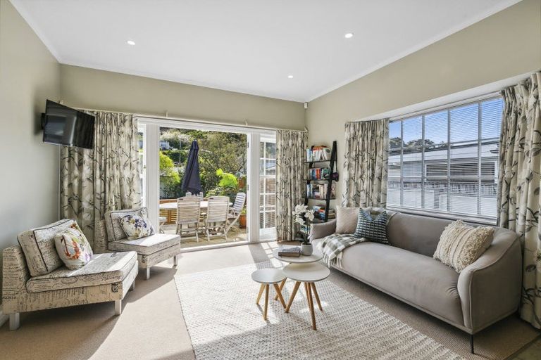 Photo of property in 73 Oxford Street, Tawa, Wellington, 5028