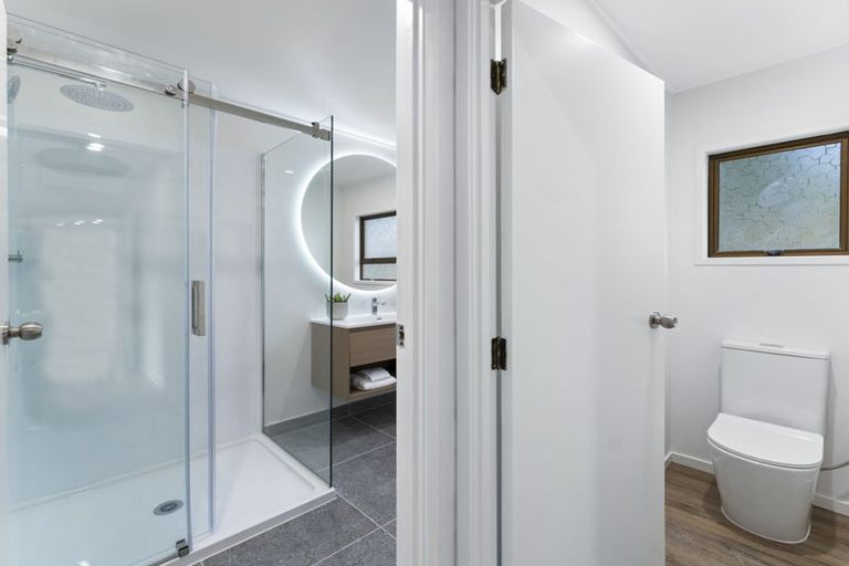 Photo of property in 2/867 Beach Road, Waiake, Auckland, 0630