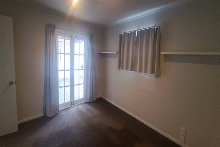 Photo of property in 5 Denver Avenue, Sunnyvale, Auckland, 0612