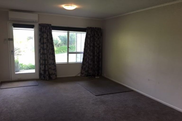 Photo of property in 2/49 Maungaraki Road, Korokoro, Lower Hutt, 5012