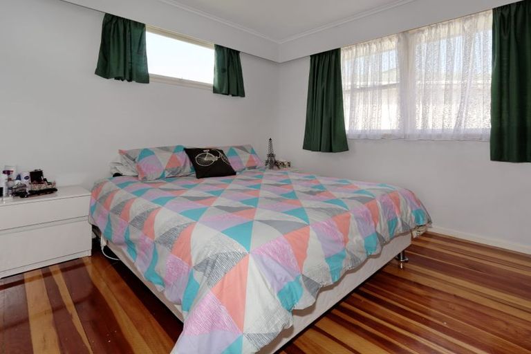Photo of property in 2 Pamela Place, New Lynn, Auckland, 0600