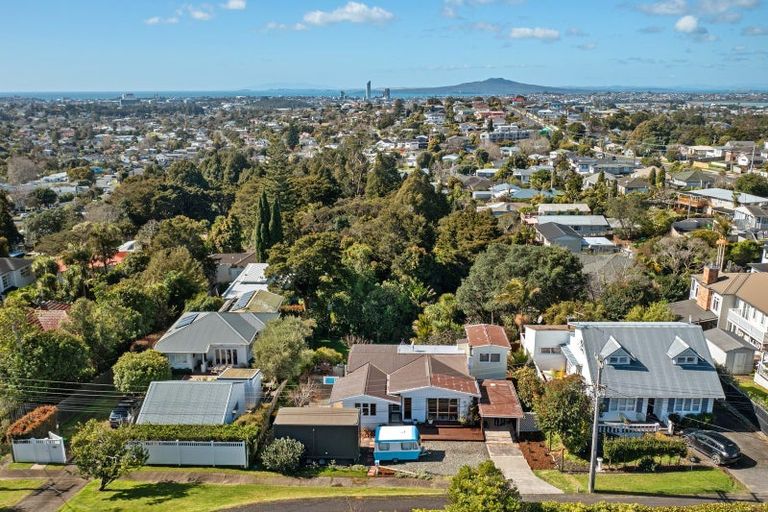 Photo of property in 5 Bank Street, Hillcrest, Auckland, 0627