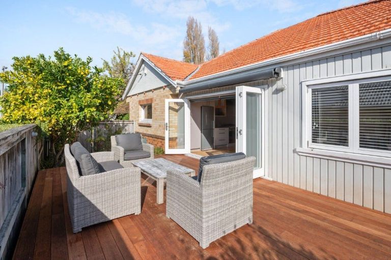 Photo of property in 15 Fairfield Road, Fairfield, Hamilton, 3214