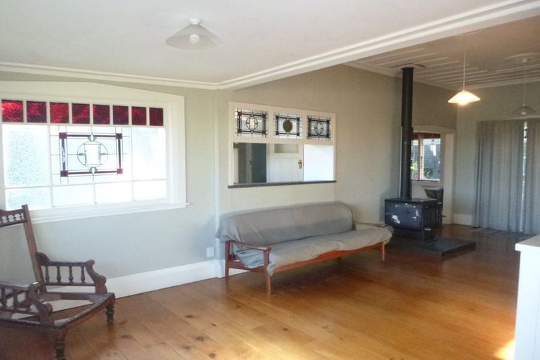 Photo of property in 2 Gow Street, Helensville, 0800